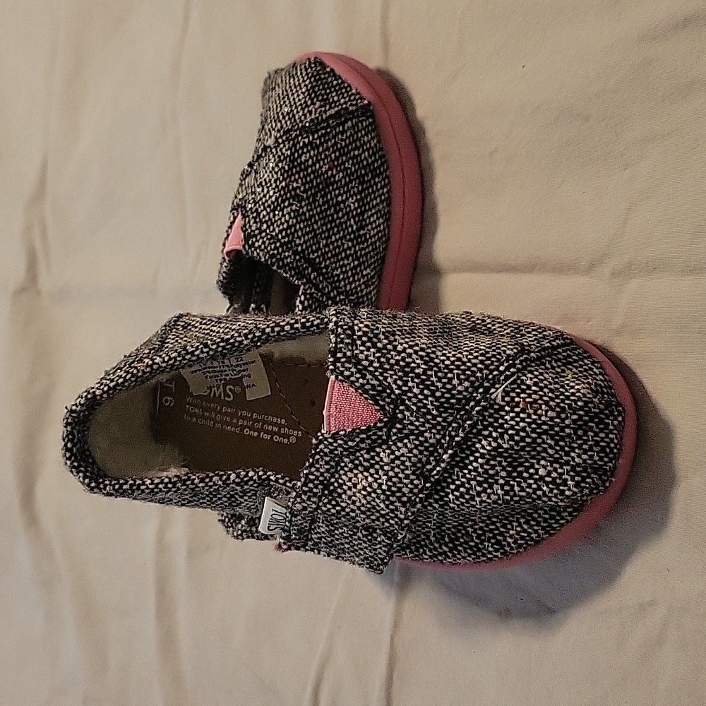 Faux fur lined Toms, sz 6